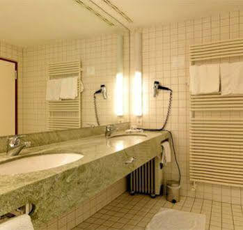 Hotel Oberschwaebischer Hof Schwendi Esterno foto