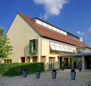 Hotel Oberschwaebischer Hof Schwendi Esterno foto